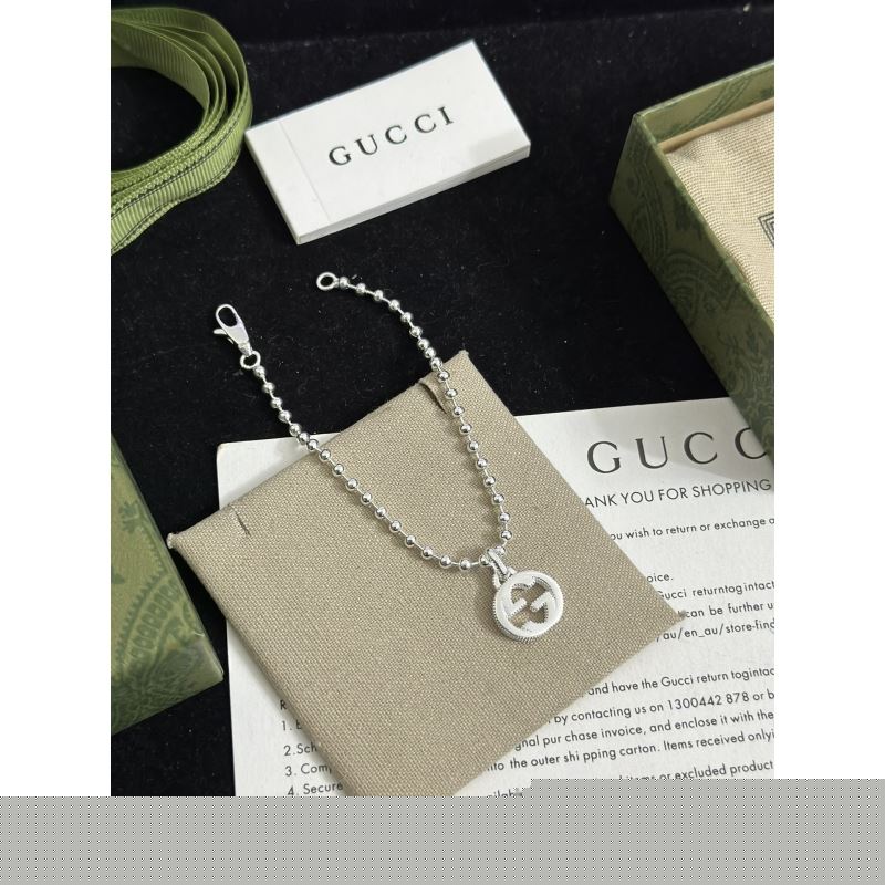 G*u*i bracelets